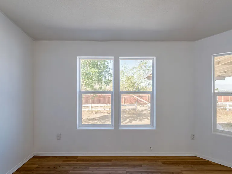 25120 Charina Ln — Photo 13