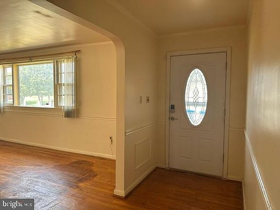 5th image of 6803 Louise Ln