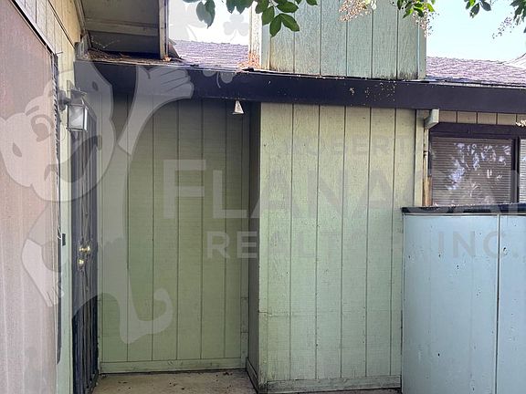 2nd image of 712 W Yosemite Ave
