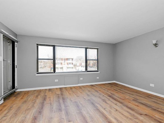 3rd image of 7900 S Paxton Ave APT 2E