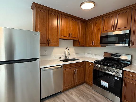 4th image of 1514 V St APT 8