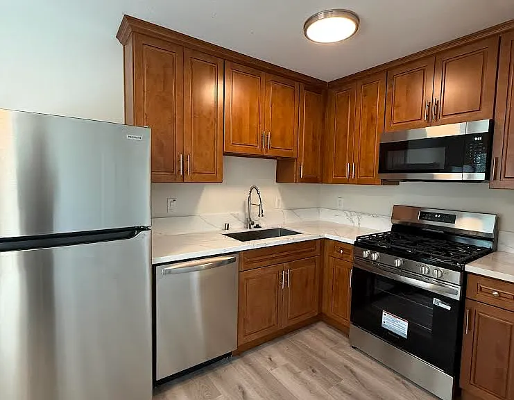 1514 V St #8 — Photo 4