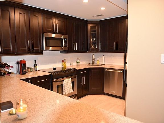 4th image of 1400 Bedford St