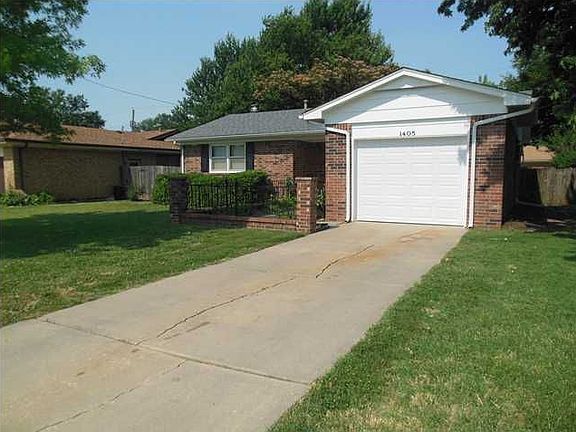 2nd image of 1405 N Parkridge Dr