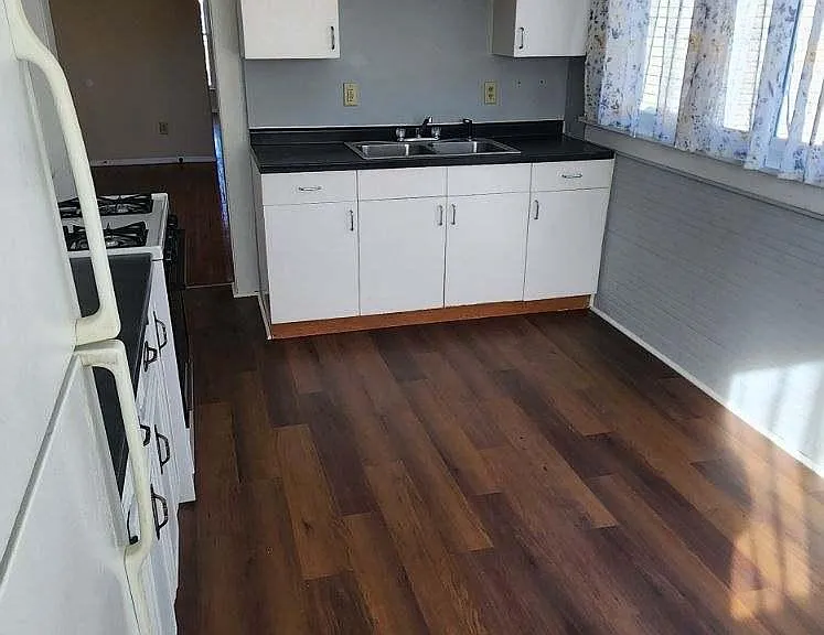 210 N Union St #B — Photo 8