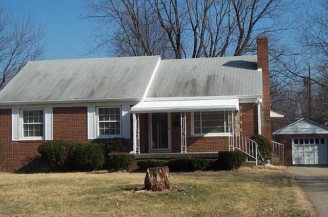 1st image of 3021 N Sharon Ave