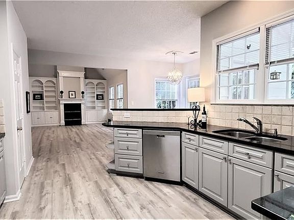 5th image of 4505 Pinehollow Ct