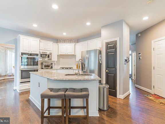 3rd image of 14012 Holcrest Ct