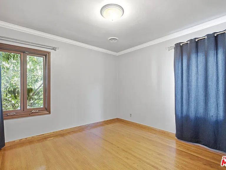 13800 Erwin St — Photo 19