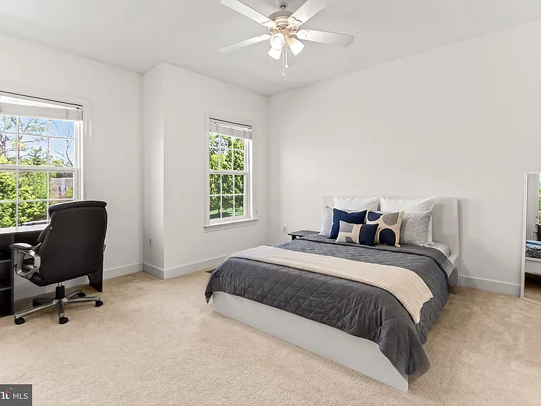 8901 Hargrove Ct — Photo 34