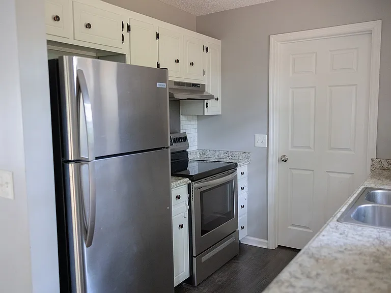 1216 Jacksons Hill Rd — Photo 3