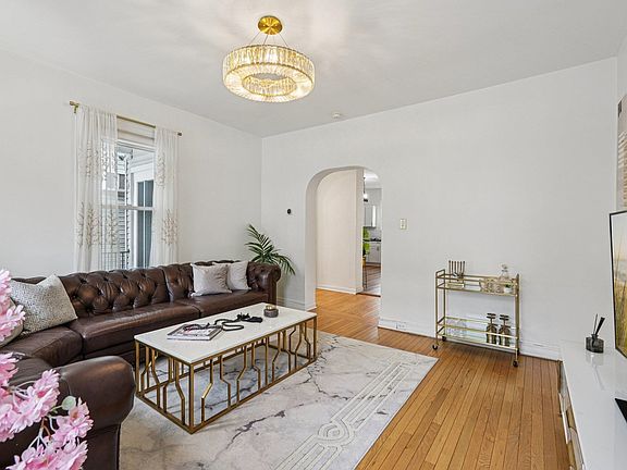 3rd image of 31 47th St