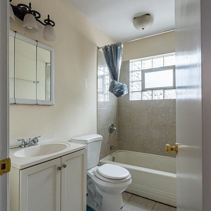 1st image of 8734 S Escanaba Ave #1W