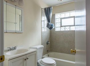 8734 S Escanaba Ave #1W, Chicago, IL 60617
