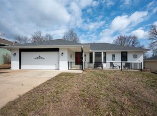 2730 SW Gainsboro Rd, Topeka, KS 66614