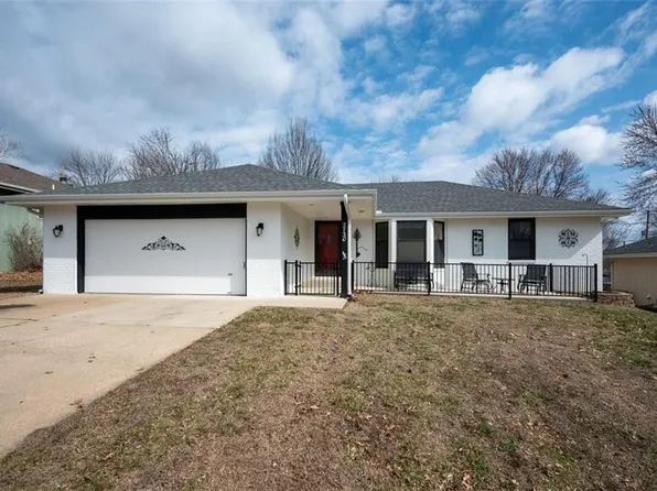 2730 SW Gainsboro Rd, Topeka, KS 66614