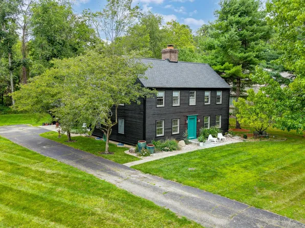 131 Glyn Tawel Dr, Granville, OH 43023