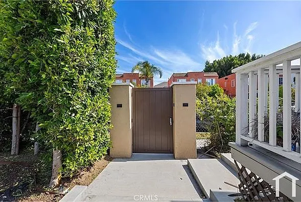 2754 Kenwood Ave — Photo 9