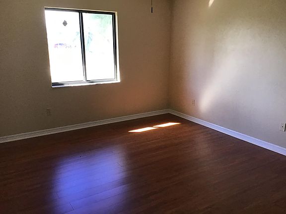 5th image of 1081 Willow Wood Dr
