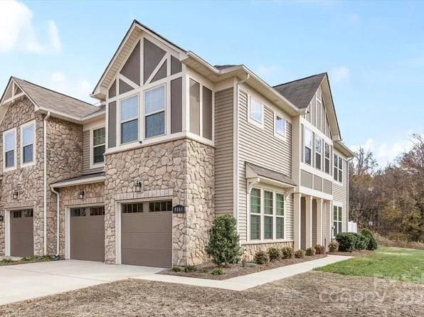 9341 Glenburn Ln, Charlotte, NC 28278