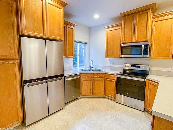 2nd image of 9504 NE 72nd St