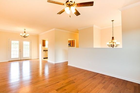 4th image of 640 Saint Andrews Dr