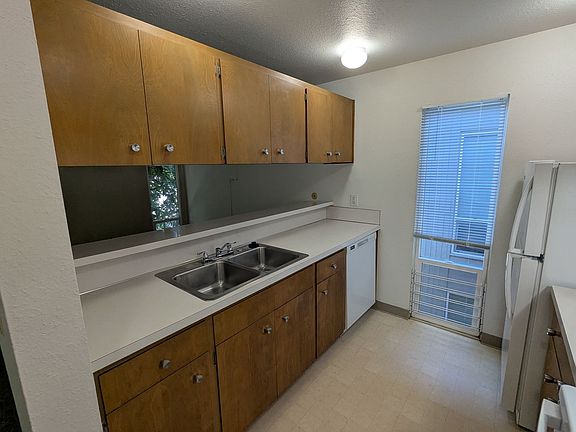 5th image of 1728 Park Ave NE #1744