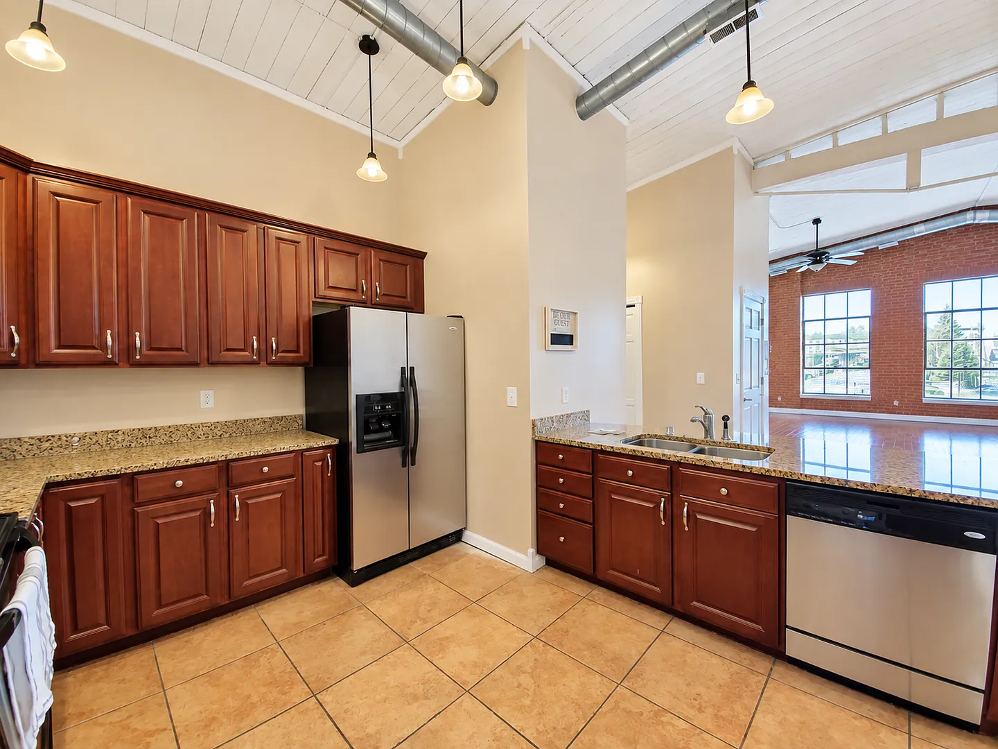 305 S Lincoln St — Photo 3