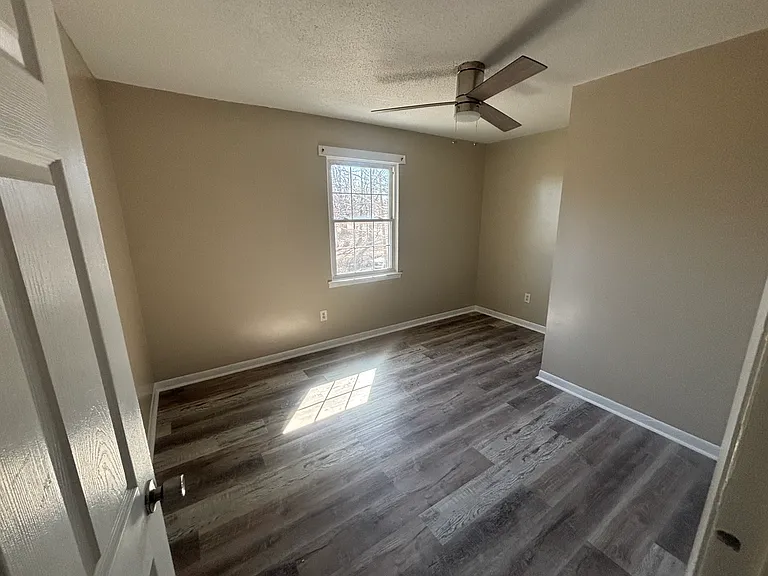 832 Sun Valley Rd — Photo 14