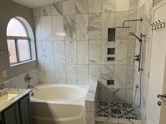 3rd image of 2306 E Monona Dr