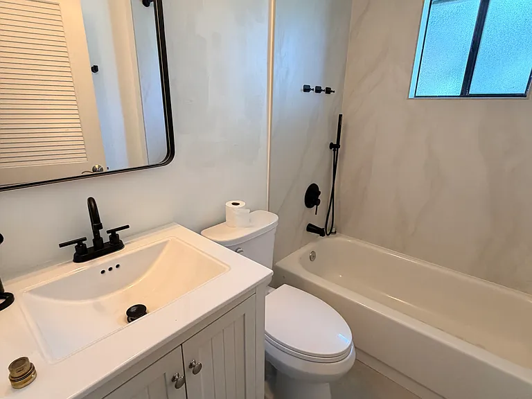 1531 Gabriel St — Photo 3