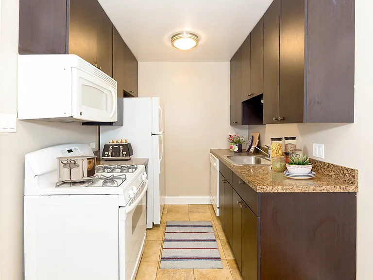 660 W. Barry — Photo 14