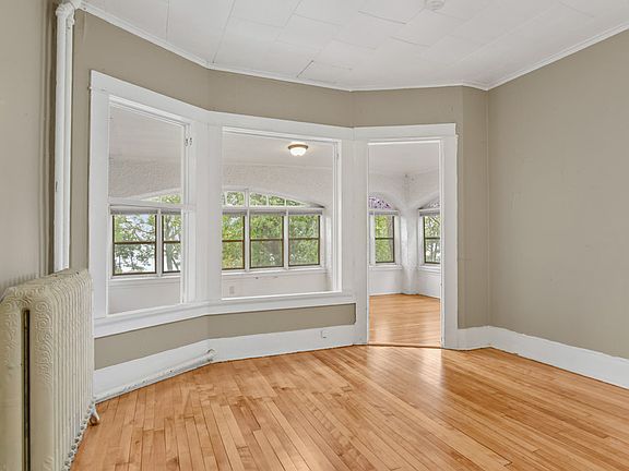4th image of 933 Spaight St APT 2
