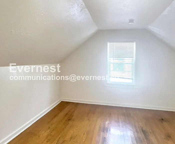 2811 E 58th St — Photo 11