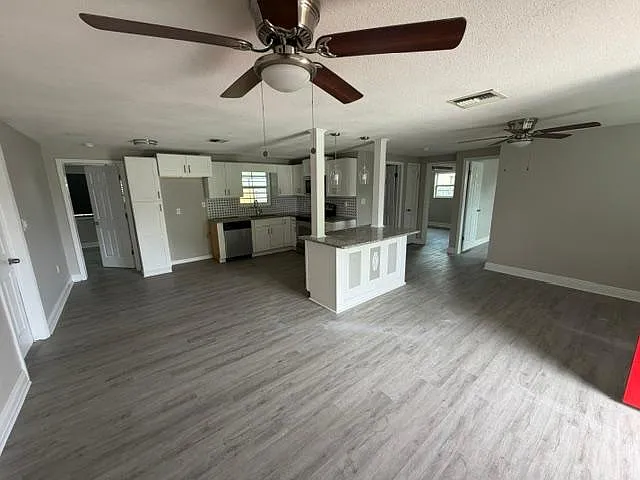 1051 Maybury Dr — Photo 2