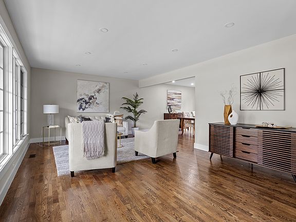 4th image of 120 W Brookwood Dr