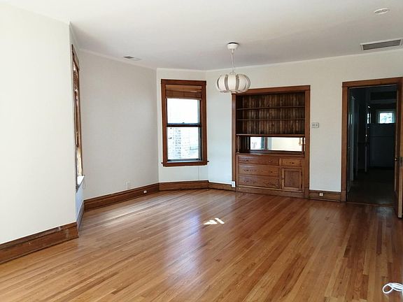 5th image of 3620 N Oakley Ave #2