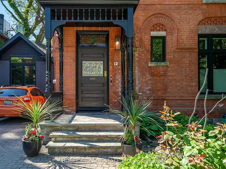 12 Meredith Cres #UPPER — Photo 3