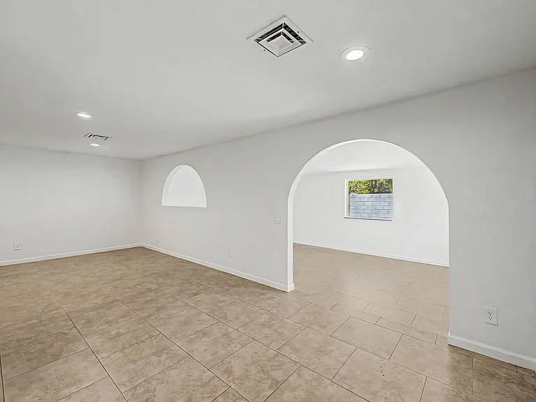 2104 N Comanche Dr — Photo 12