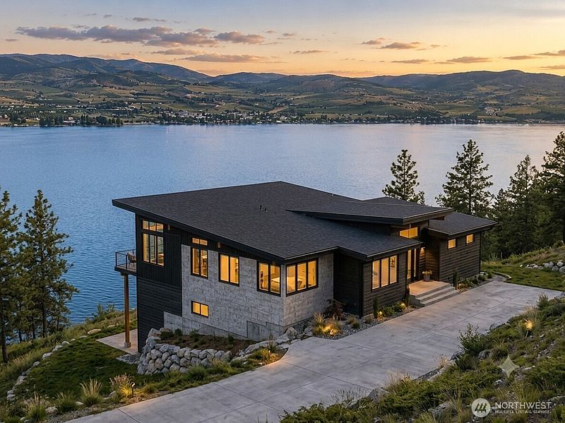 2nd image of 4057 Lakeview Place