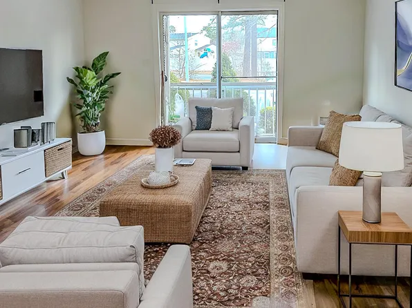 83 Diane Drive, Tinton Falls, NJ 07753