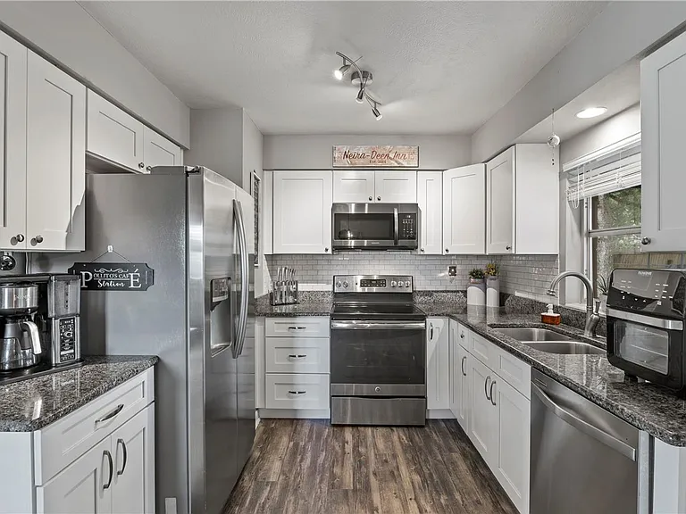 1653 Peruvian Ln — Photo 13