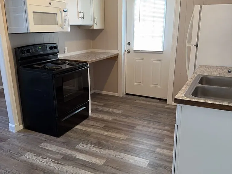 806 Robinson Ave — Photo 6