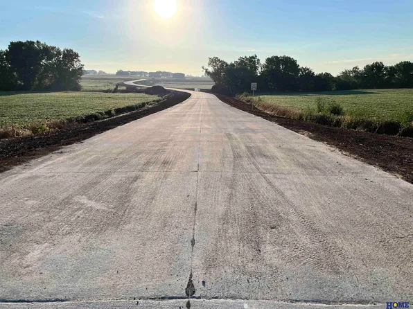 13 W Hall Dr, Lincoln, NE 68532