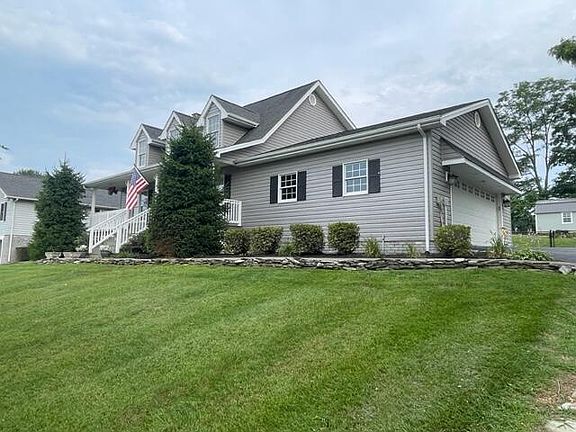 3rd image of 493 Brookdale Dr