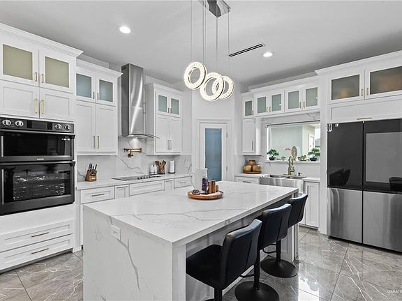 4th image of 607 W Carmel Ave