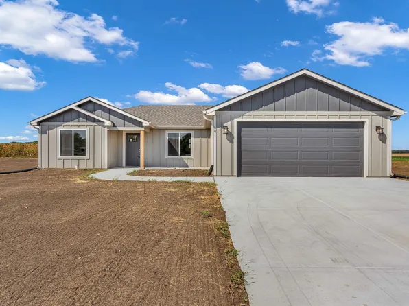 301 Clay Ave, Carbondale, KS 66414