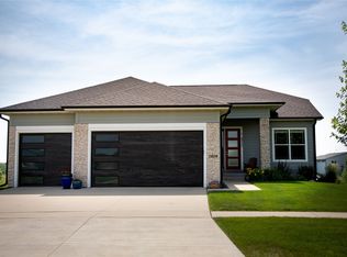 7809 NW 96th St, Johnston, IA 50131