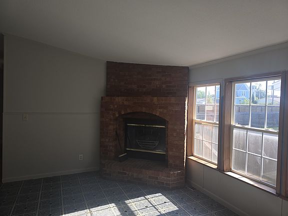 3rd image of 206 W 1st Ave