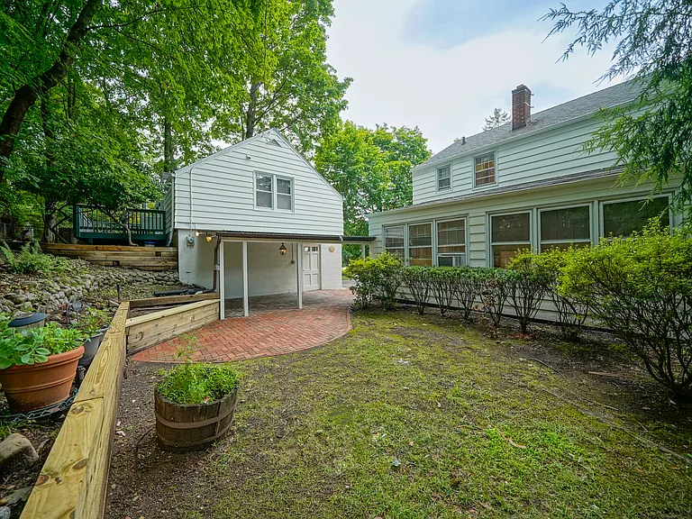 16 Brook St — Photo 16
